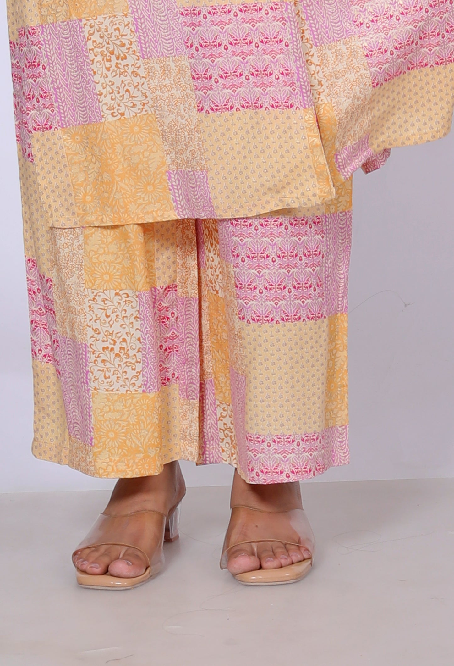 Sakura Women's Peach Sleeveless Kurta Set with Patch Print