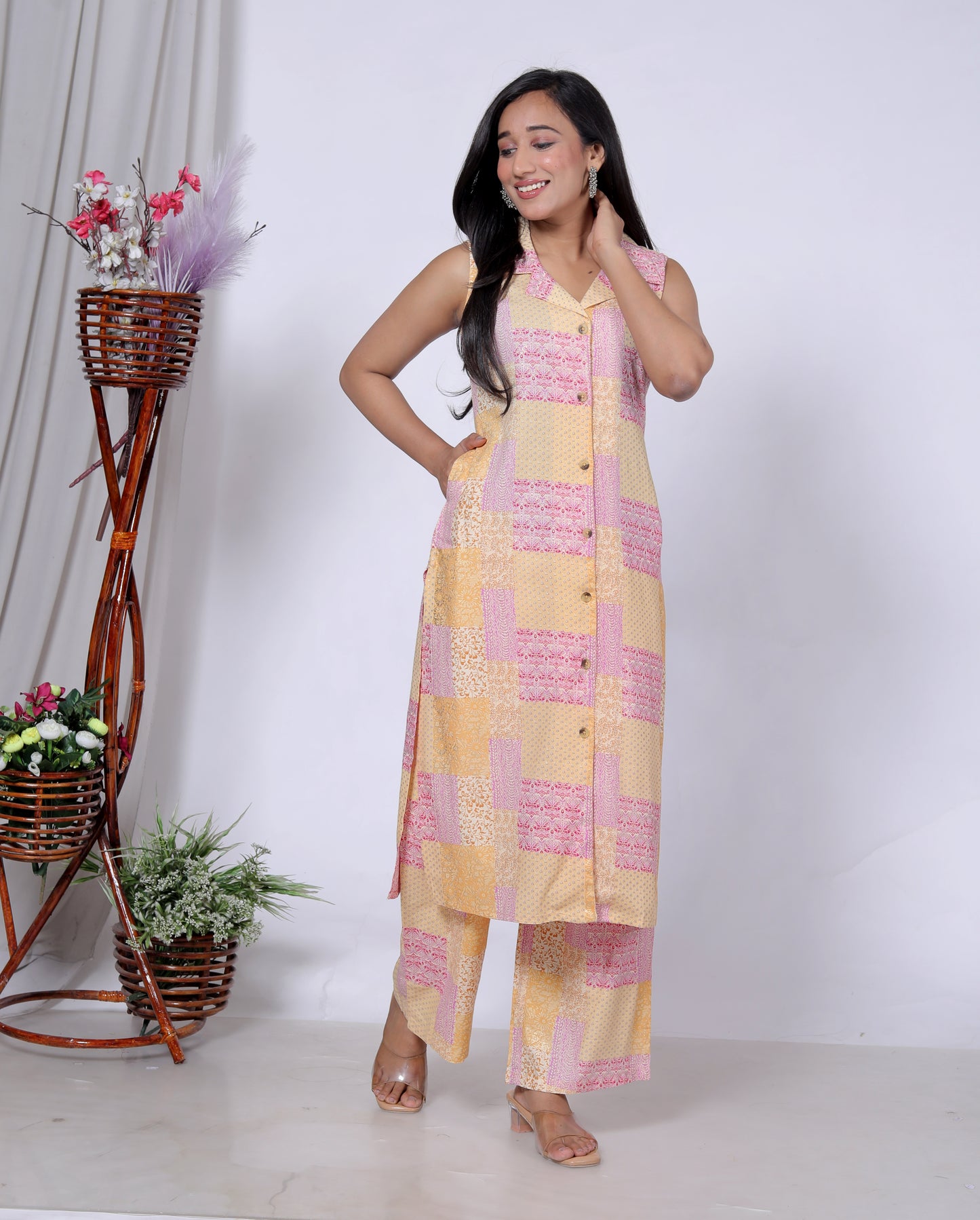 Sakura Women's Peach Sleeveless Kurta Set with Patch Print