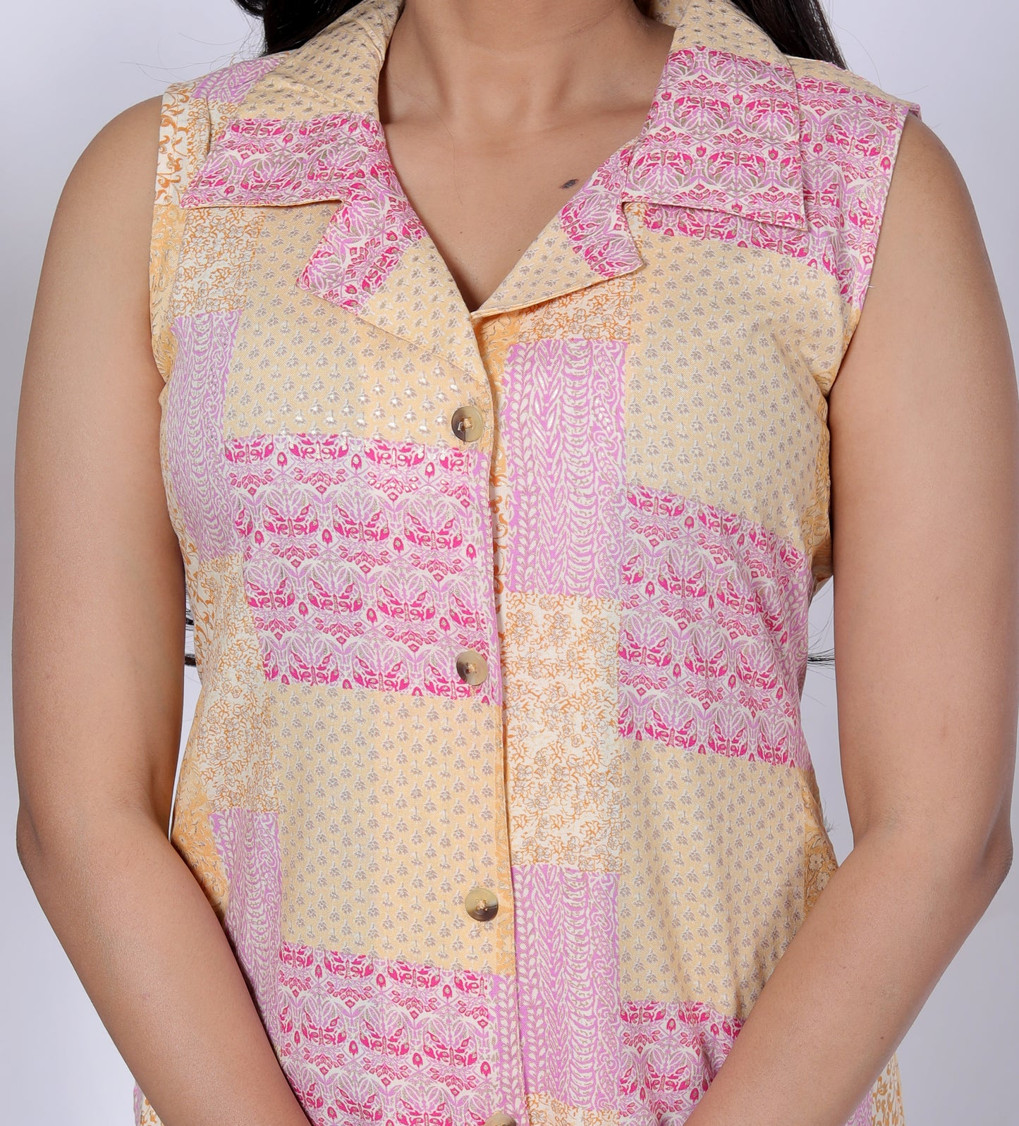 Sakura Women's Peach Sleeveless Kurta Set with Patch Print