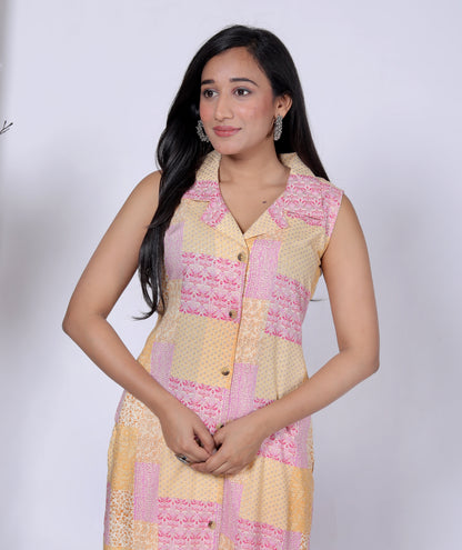 Sakura Women's Peach Sleeveless Kurta Set with Patch Print