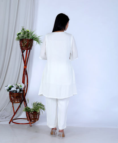 Elegant Two-Piece Set – White Liva Rayon Crepe with Lace Neckline & Cotton Lining